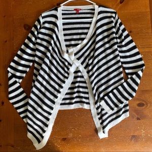 Bongo Black & White Sweater- (Small)